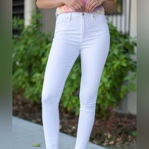 NWOT Just USA White Skinny Jeans with frayed hem